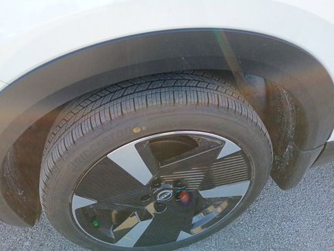 New 2025 Nissan Kicks SR image 29