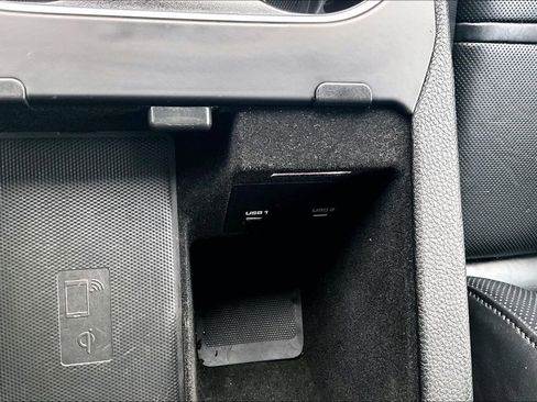 Used 2023 Porsche Cayenne Platinum Edition image 33