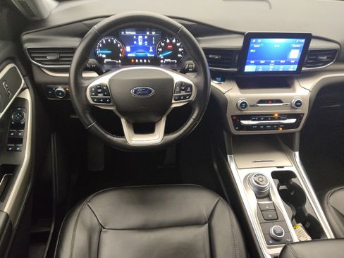 Used 2022 Ford Explorer XLT w/ Equipment Group 202A AWD/4WD image 22
