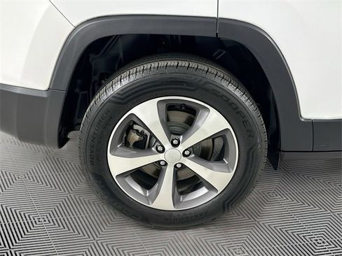 Certified 2022 Jeep Cherokee Limited image 30