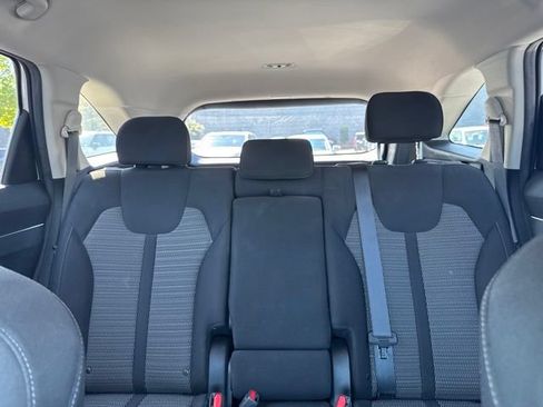 Used 2022 Kia Sorento LX FWD image 8