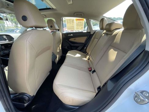 Used 2019 Volkswagen Jetta SE FWD image 11