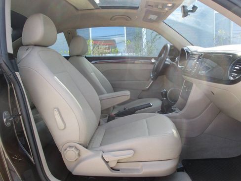Used 2015 Volkswagen Beetle 1.8T FWD image 20