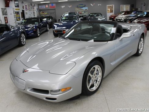 Used 2004 Chevrolet Corvette w/ Preferred Equipment Group image 23