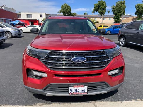 Used 2020 Ford Explorer XLT w/ Equipment Group 202A RWD image 2