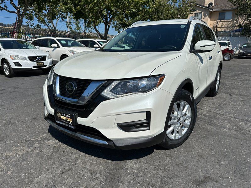 Used 2019 Nissan Rogue SV FWD image 1