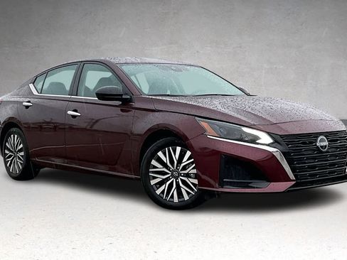 Used 2024 Nissan Altima 2.5 SV image 21