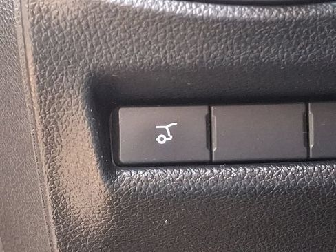 Used 2017 Ford Explorer XLT w/ Equipment Group 202A FWD image 24