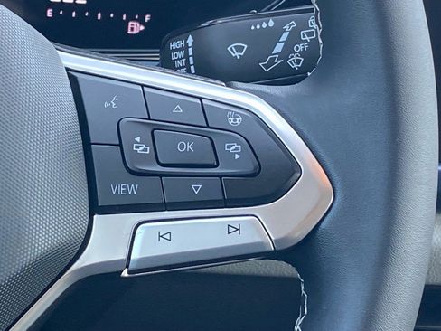 Certified 2023 Volkswagen Taos SE image 8