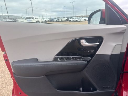 Used 2018 Kia Niro Touring image 22