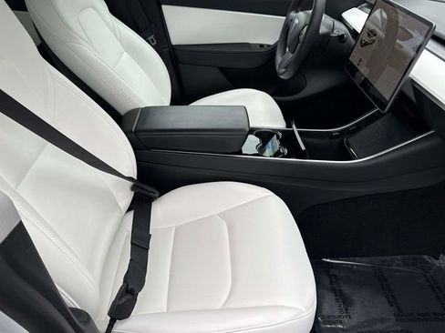 Used 2020 Tesla Model Y Long Range image 8