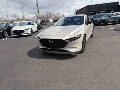 New 2026 MAZDA MAZDA3 Hatchback w/Premium Plus Pkg image 17