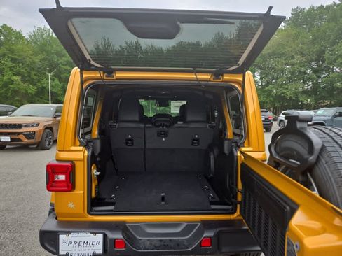 New 2026 Jeep Wrangler Unlimited Sahara AWD/4WD image 24