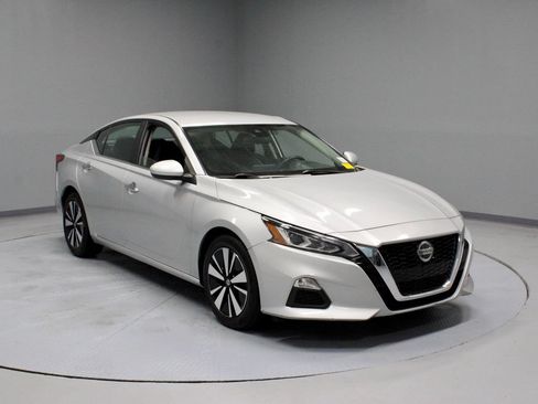 Used 2021 Nissan Altima 2.5 SV FWD image 1