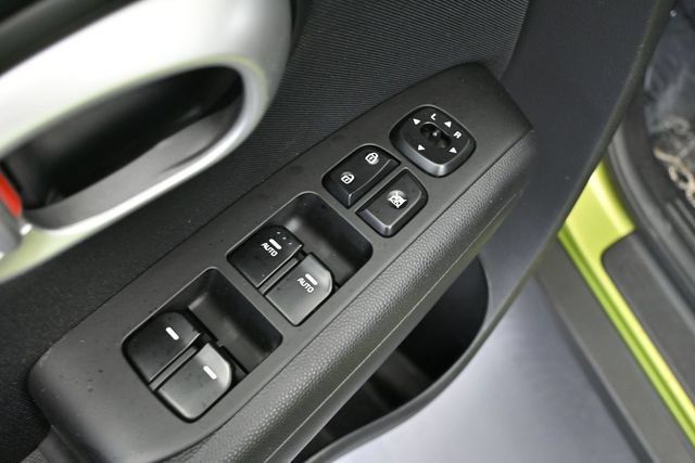 Used 2015 Kia Soul + FWD image 14