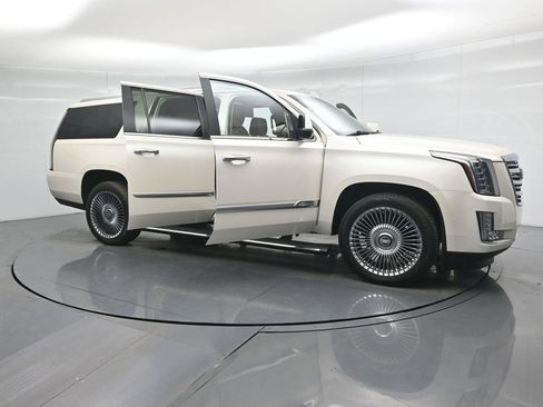 Used 2015 Cadillac Escalade ESV Platinum image 34