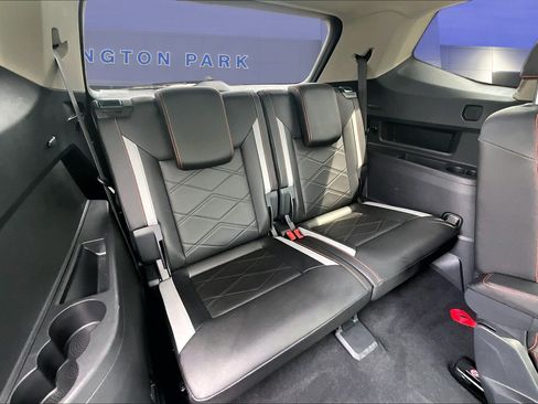 Used 2025 Volkswagen Atlas Peak Edition SE AWD/4WD image 26