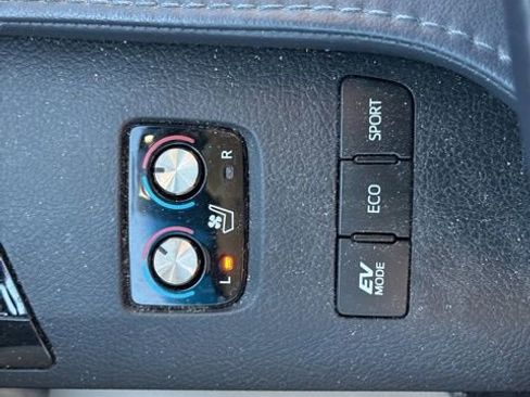 Used 2014 Toyota Avalon Limited image 16