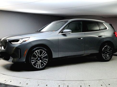 Used 2025 BMW X3 xDrive30i w/ Premium Package image 3