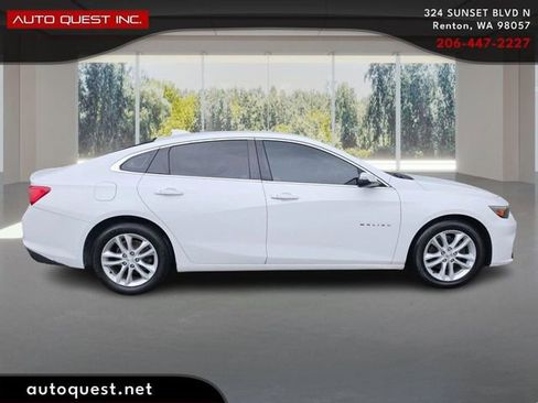 Used 2017 Chevrolet Malibu LT FWD image 4