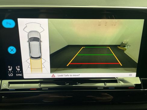 New 2026 Volkswagen Atlas Cross Sport SE image 23