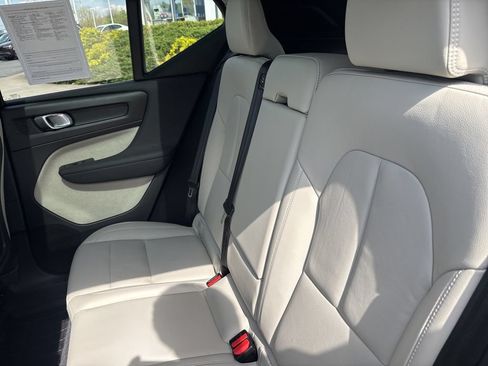 Certified 2024 Volvo XC40 B5 Plus w/ Climate Package AWD/4WD image 40