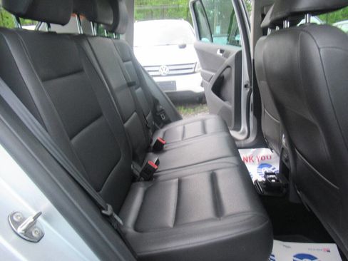 Used 2013 Volkswagen Tiguan SE image 24
