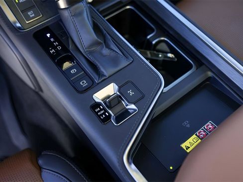 Used 2024 Lexus GX 550 image 21