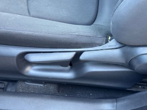 Used 2021 Toyota Corolla LE image 14