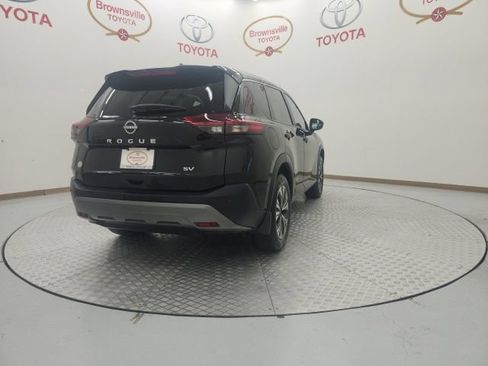 Used 2023 Nissan Rogue SV FWD image 5