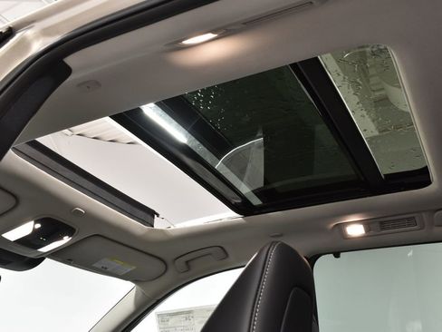 Used 2026 INFINITI QX60 Luxe w/ Family Package image 4