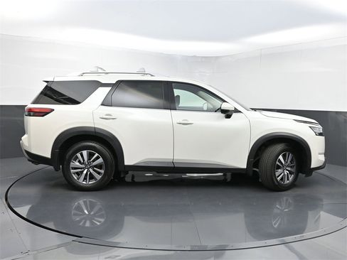 Used 2022 Nissan Pathfinder SL w/ SL Black Package image 45