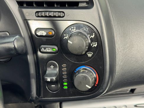 Used 2005 Honda S2000 image 22