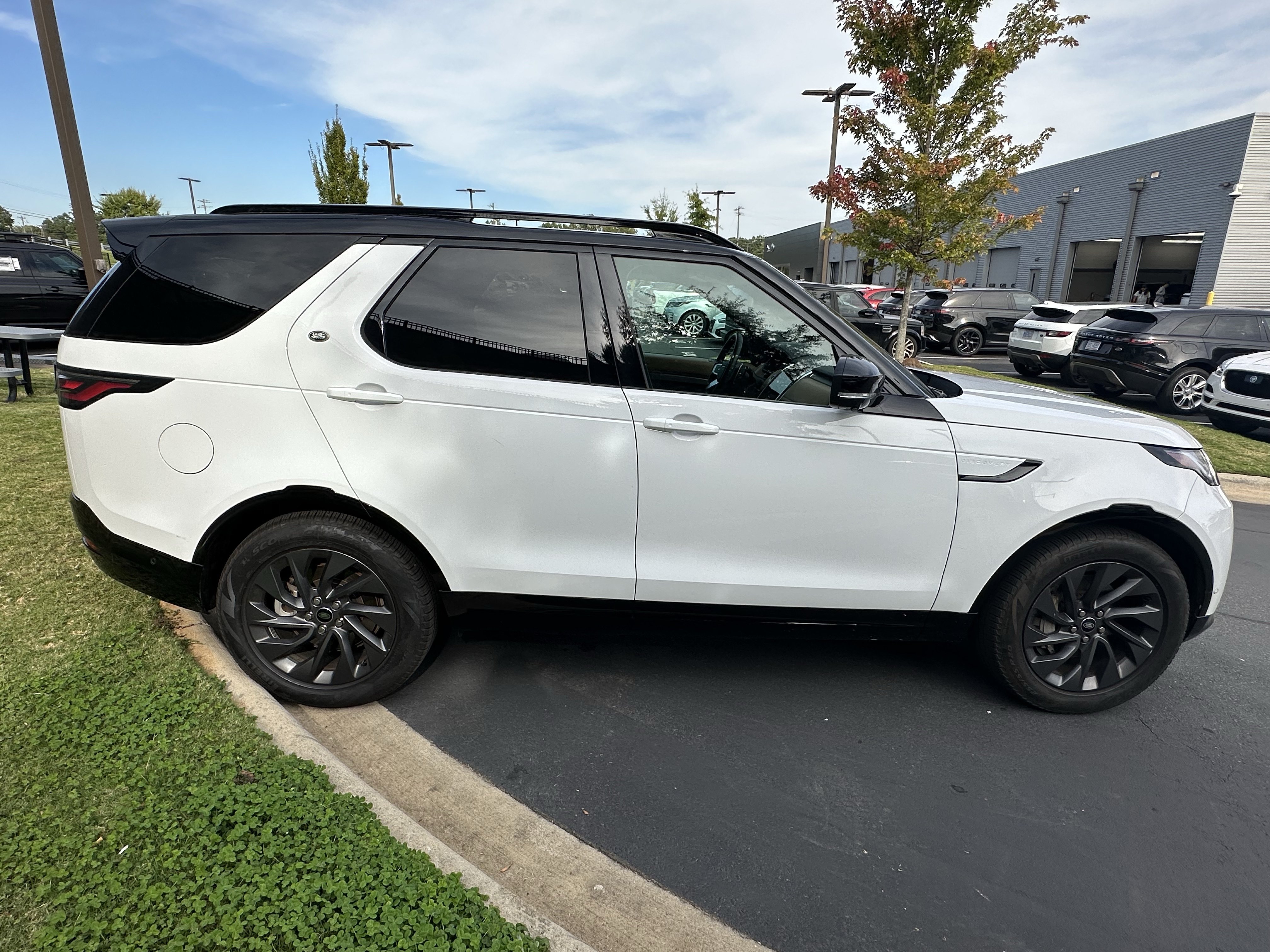 Certified 2023 Land Rover Discovery S R-Dynamic AWD/4WD image 8