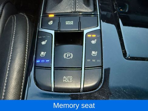 Used 2018 Kia Cadenza Technology image 25