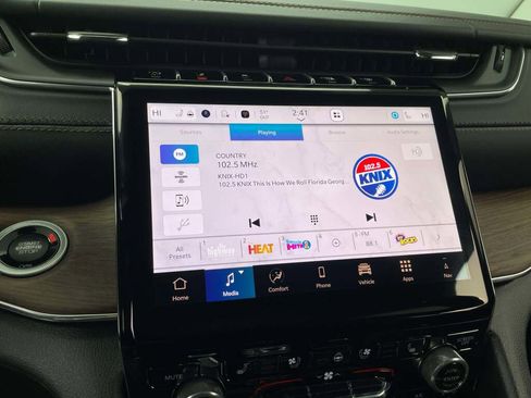 New 2025 Jeep Grand Cherokee L Summit w/ Luxury Tech Group V image 30