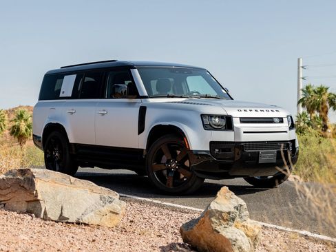 Used 2023 Land Rover Defender 130 X-Dynamic SE AWD/4WD image 3