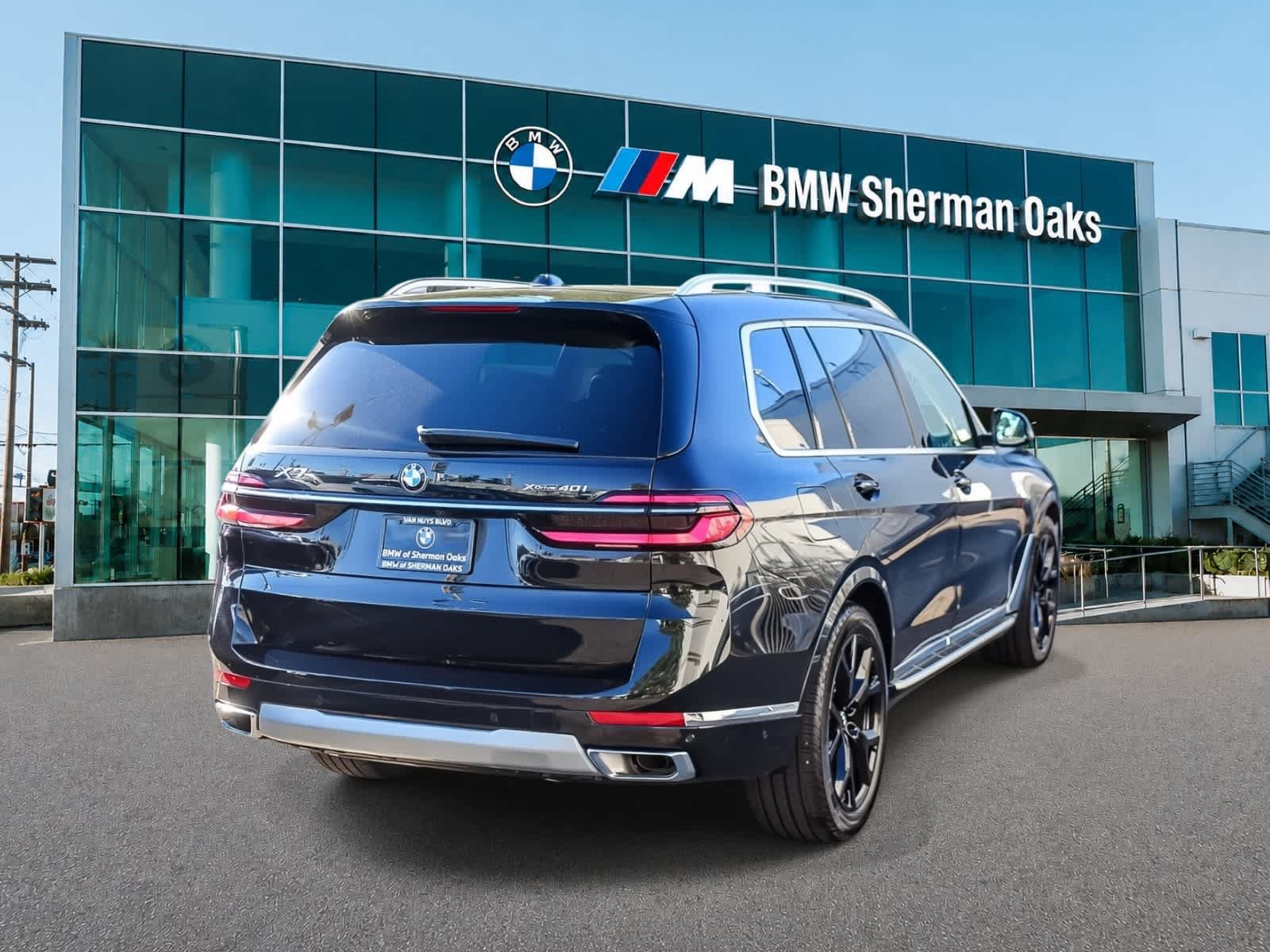 Used 2027 BMW X7 xDrive40i AWD/4WD image 4
