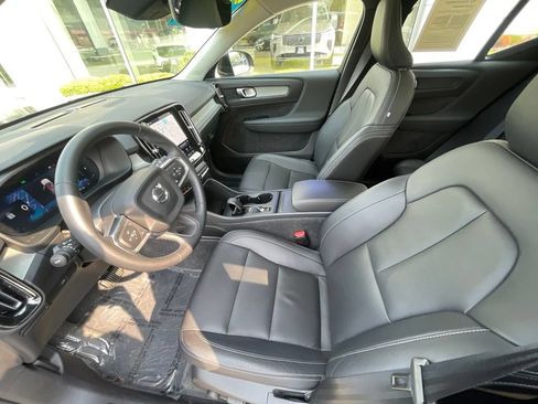 Used 2025 Volvo XC40 B5 Core AWD/4WD image 21