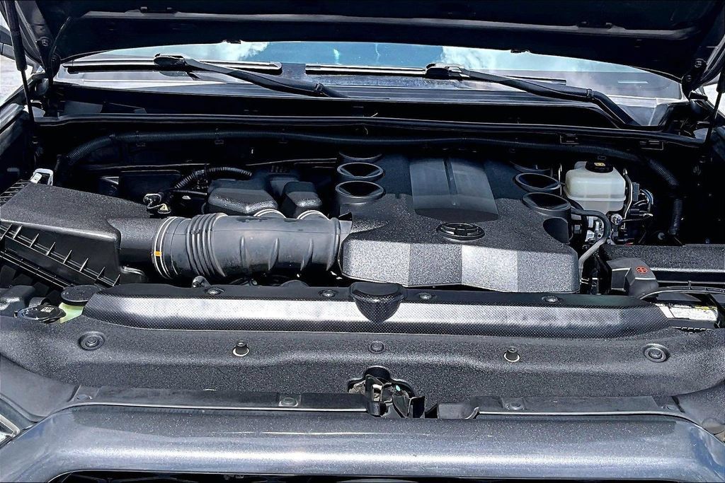 Used 2018 Toyota 4Runner SR5 Premium AWD/4WD image 29
