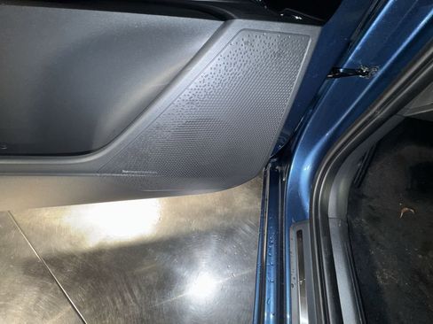 Certified 2025 Kia Niro SX image 18