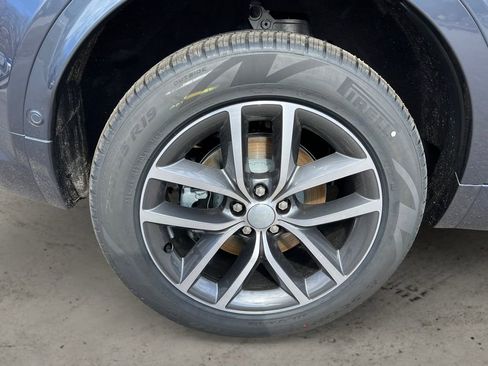 New 2025 Land Rover Discovery Sport S image 12