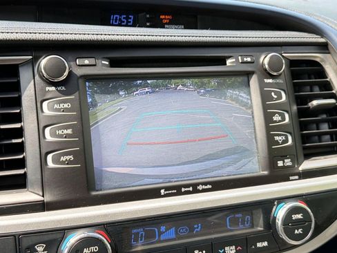 Used 2019 Toyota Highlander XLE AWD/4WD image 24