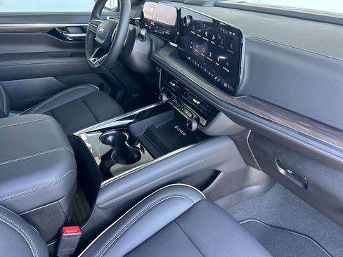 New 2026 Chevrolet Tahoe Premier w/ Sun And Tow Package AWD/4WD image 17