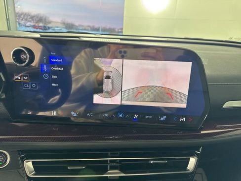 New 2026 Chevrolet Traverse Z71 w/ Enhanced Driving Package AWD/4WD image 40