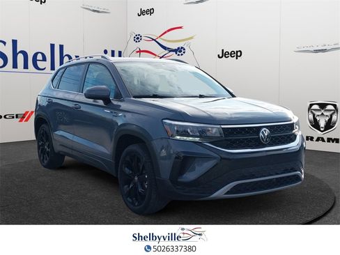 Used 2024 Volkswagen Taos SE w/ Black Wheel Package image 3