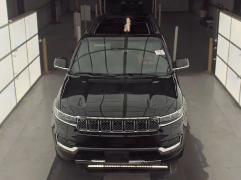 Used 2022 Jeep Grand Wagoneer Series II w/ Premium Group II AWD/4WD image 2