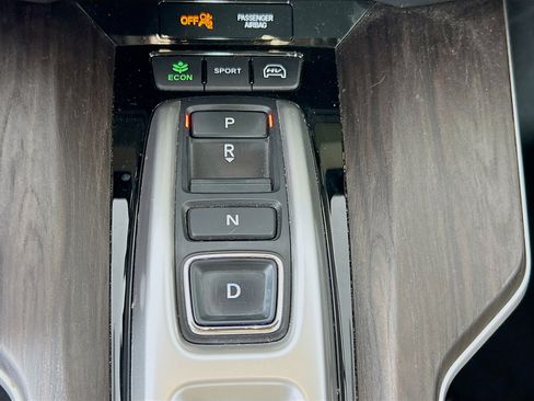 Used 2018 Honda Clarity Plug-In Hybrid image 16