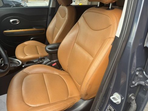 Used 2016 Kia Soul ! w/ Premium Package FWD image 9