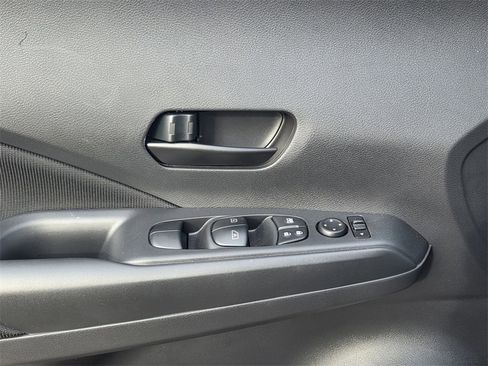 Certified 2025 Nissan Kicks Play S image 14